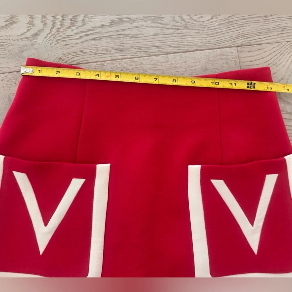 Valentino Garavani crepe couture wool/silk mini skirt size IT 36 (US 2-4)